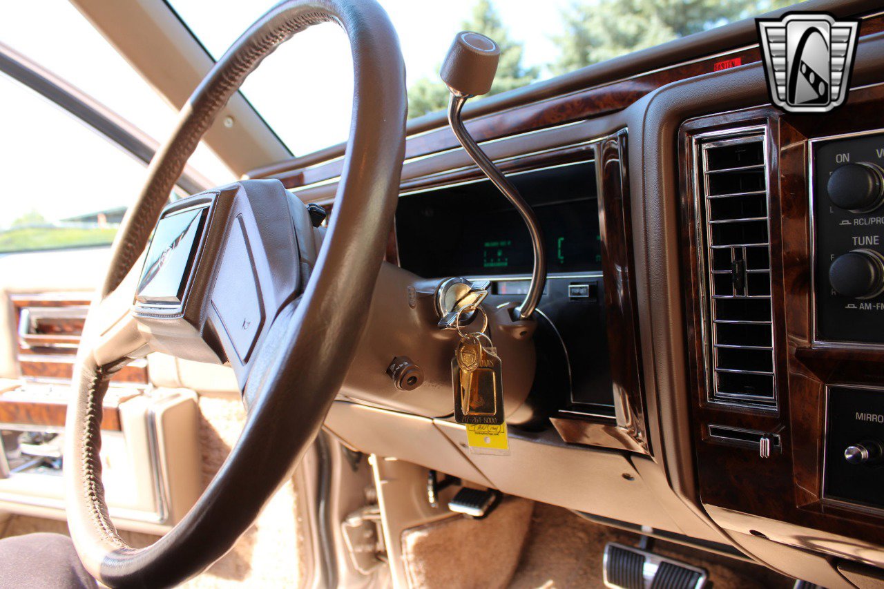 Used 1992 Cadillac Brougham image 27