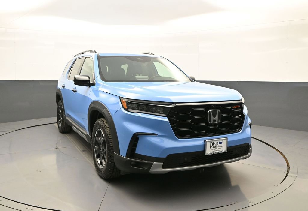 Used 2025 Honda Pilot TrailSport image 3