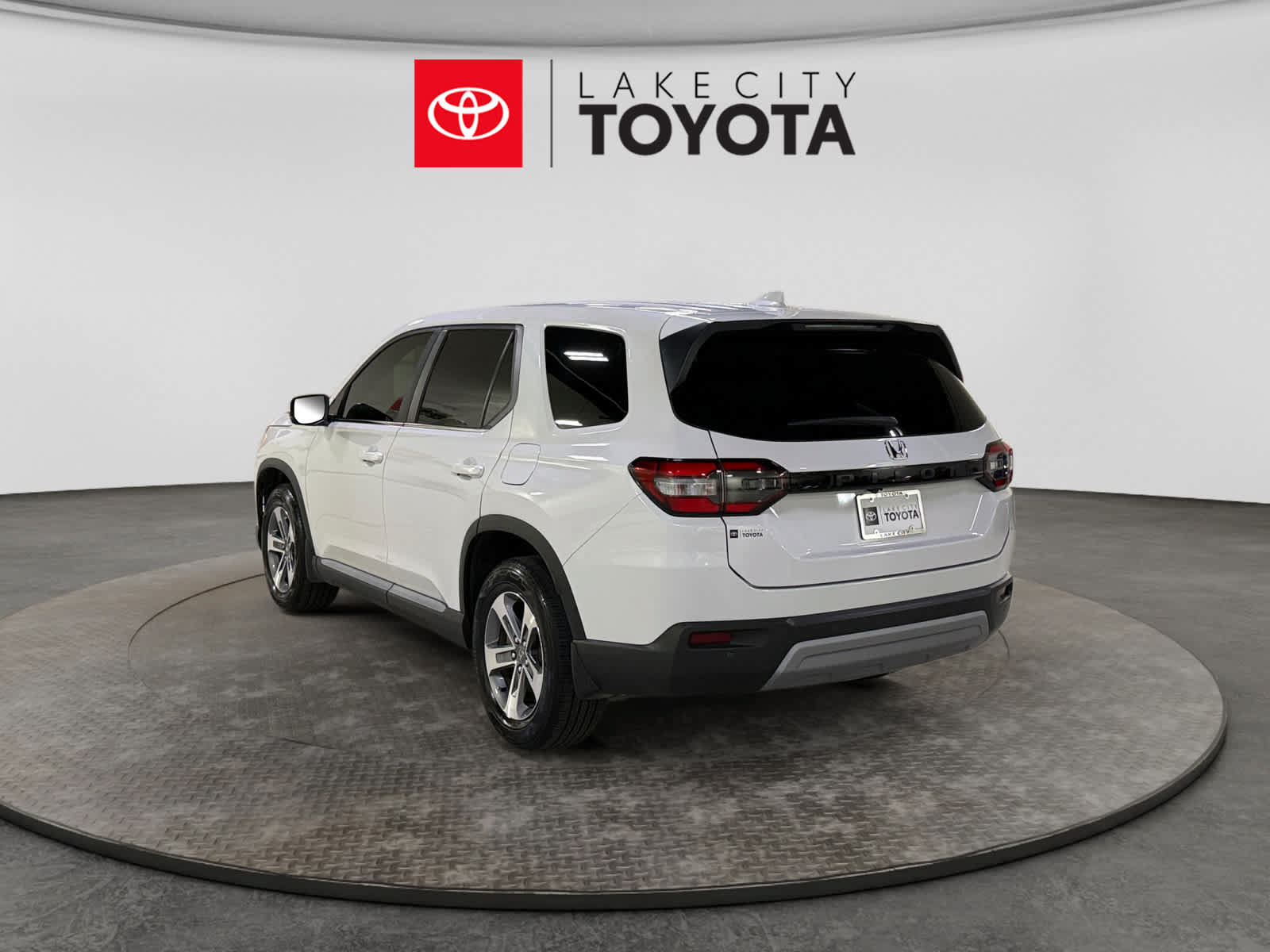 Used 2024 Honda Pilot EX-L image 5
