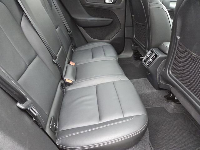Used 2025 Volvo XC40 B5 Plus image 28