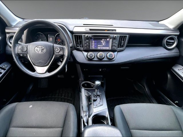 Used 2018 Toyota RAV4 LE AWD/4WD image 16