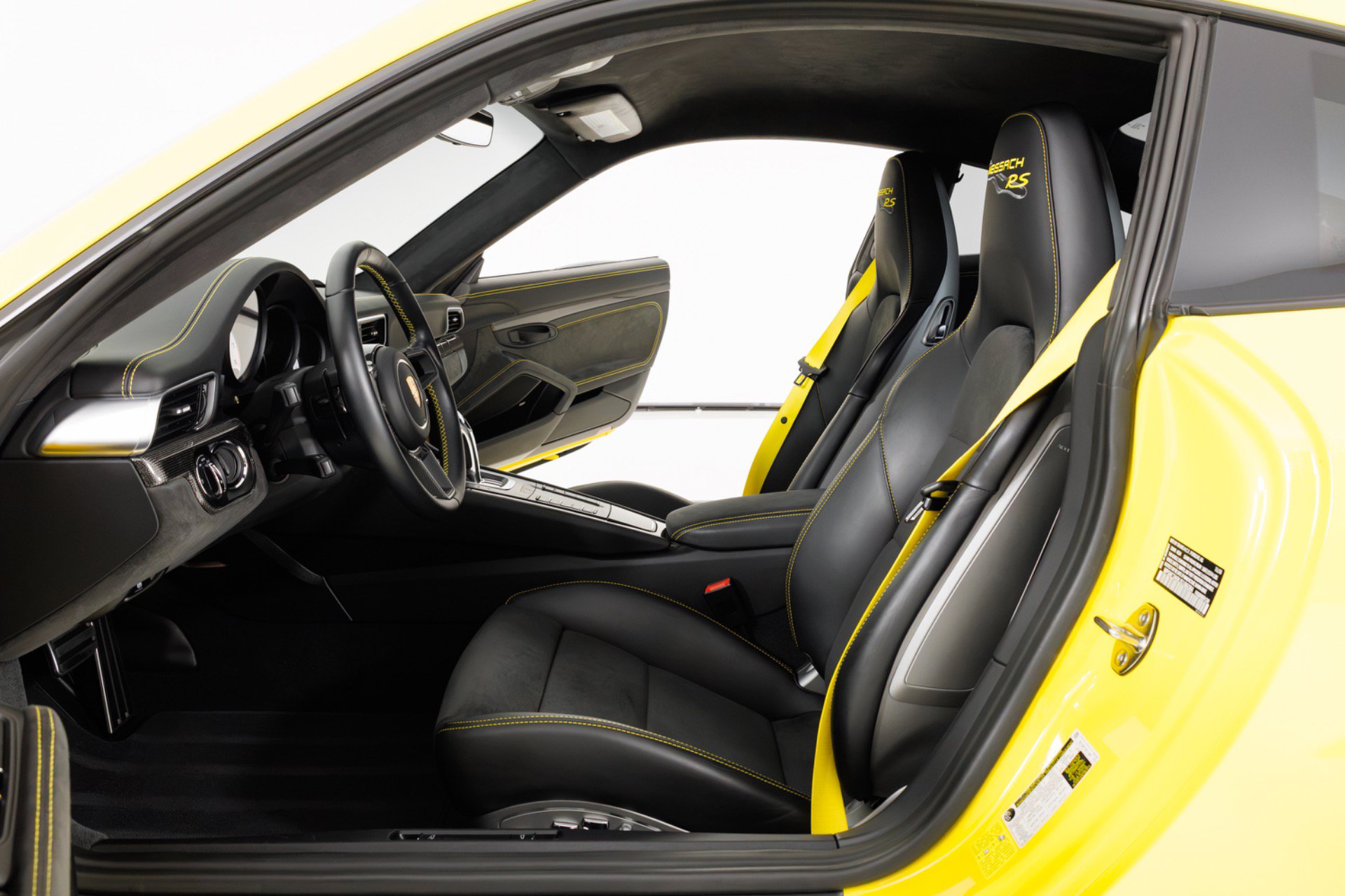 Used 2018 Porsche 911 GT2 RS w/ Weissach Package RWD image 15