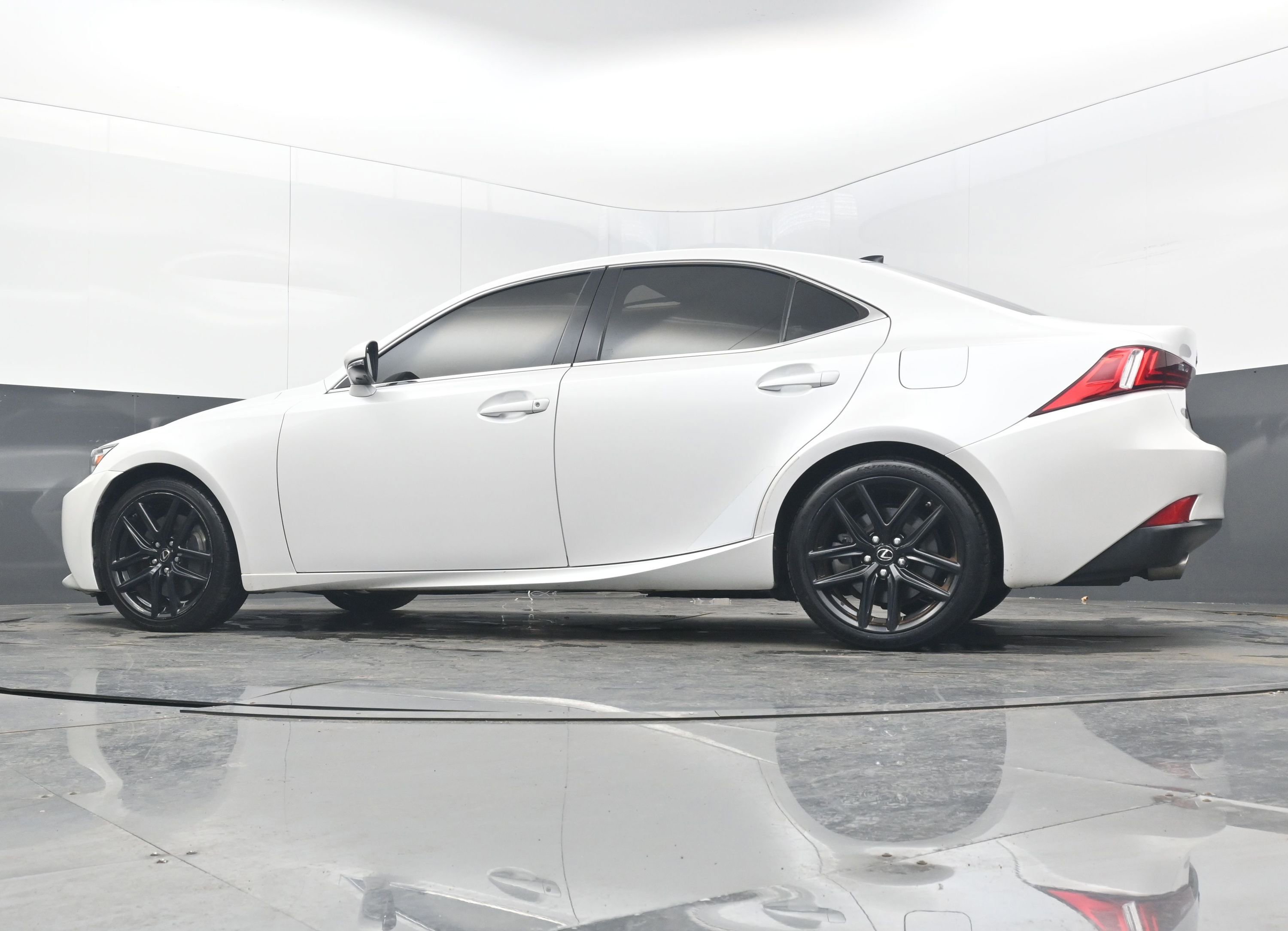 Used 2016 Lexus IS 200t image 30