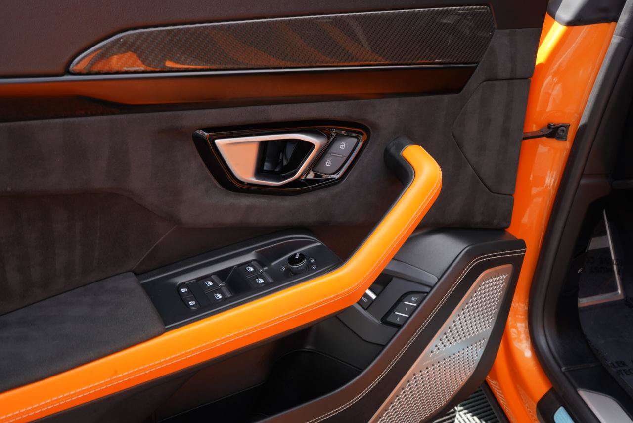 Used 2022 Lamborghini Urus AWD/4WD image 17