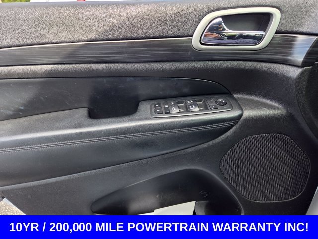 Used 2020 Jeep Grand Cherokee Laredo w/ 18" Wheel & 8.4" Radio Group RWD image 29
