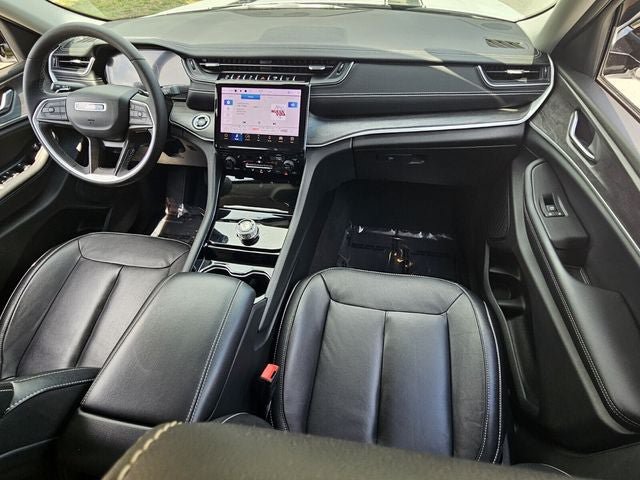 Used 2023 Jeep Grand Cherokee Limited RWD image 15