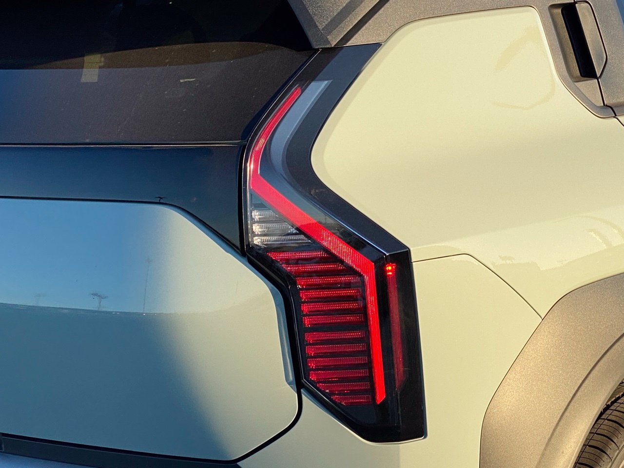 New 2027 Kia EV3 Wind FWD image 4