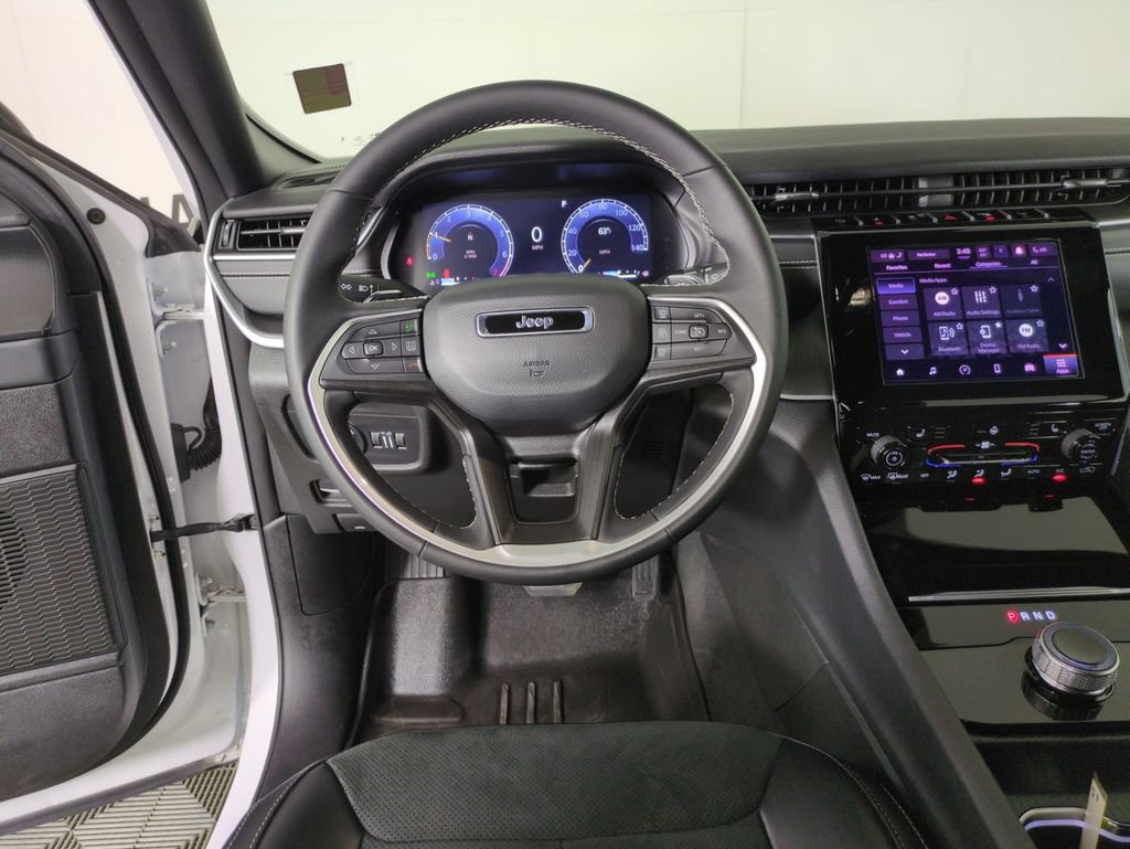 Used 2025 Jeep Grand Cherokee Altitude w/ Trailer Tow Package AWD/4WD image 16