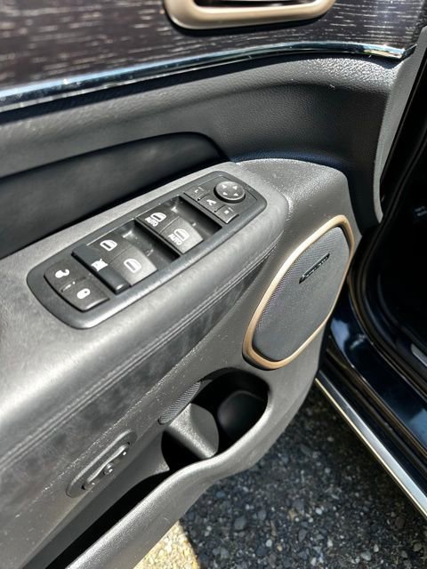 Used 2016 Jeep Grand Cherokee Summit w/ Platinum Series Group AWD/4WD image 11
