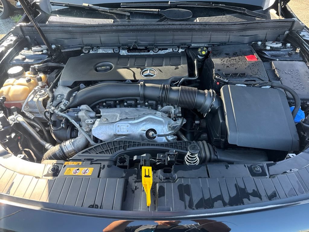 Used 2021 Mercedes-Benz GLB 250 4MATIC w/ Premium Package image 34