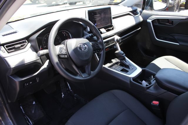 Used 2024 Toyota RAV4 LE AWD/4WD image 3
