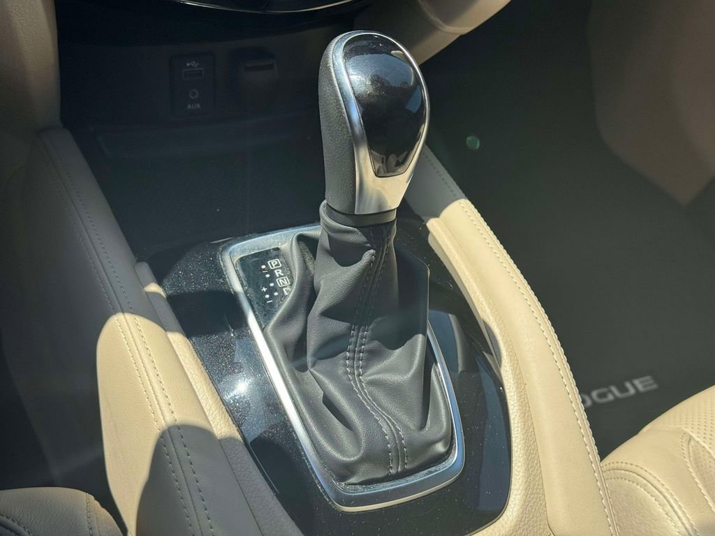 Used 2017 Nissan Rogue SL AWD/4WD image 28