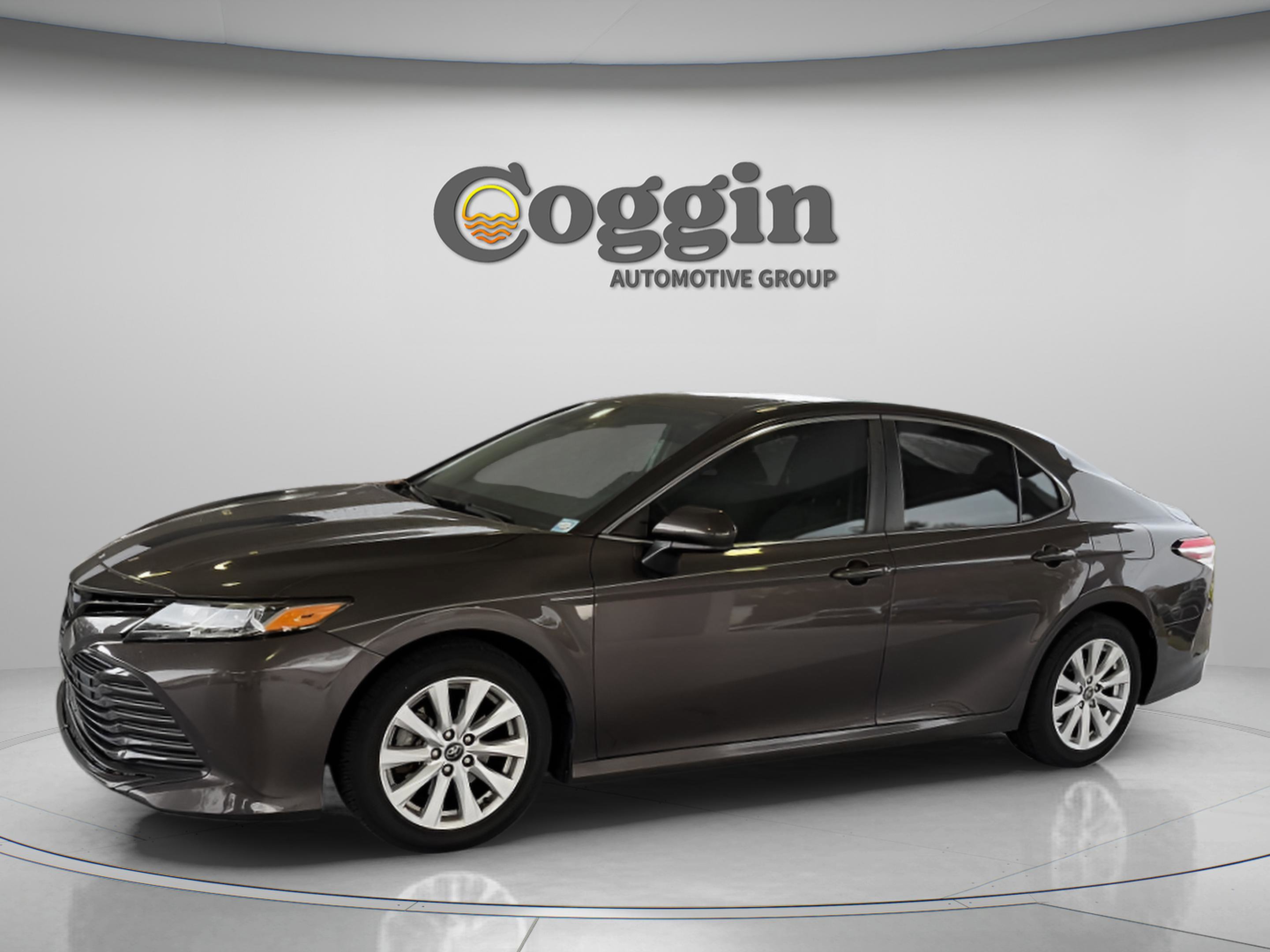 Used 2020 Toyota Camry LE image 1