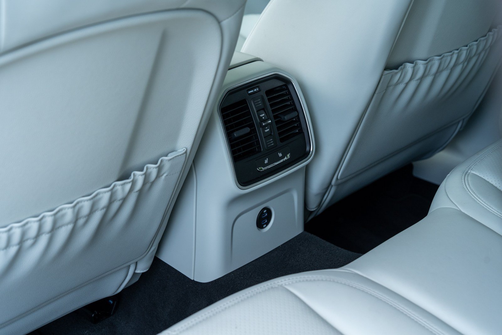 Certified 2026 Porsche Macan AWD/4WD image 33