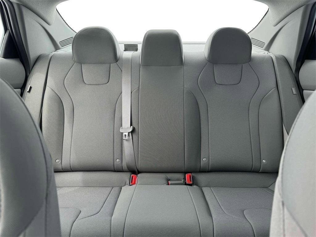 New 2025 Hyundai Elantra SE image 16
