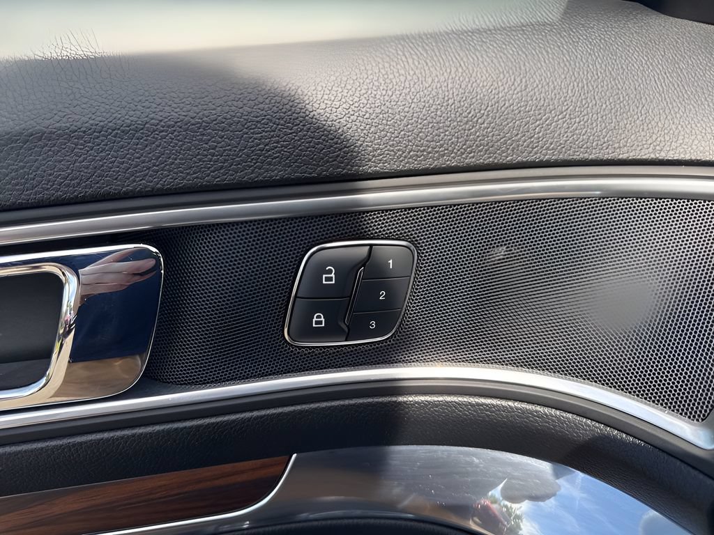 Used 2017 Ford Explorer Limited FWD image 11