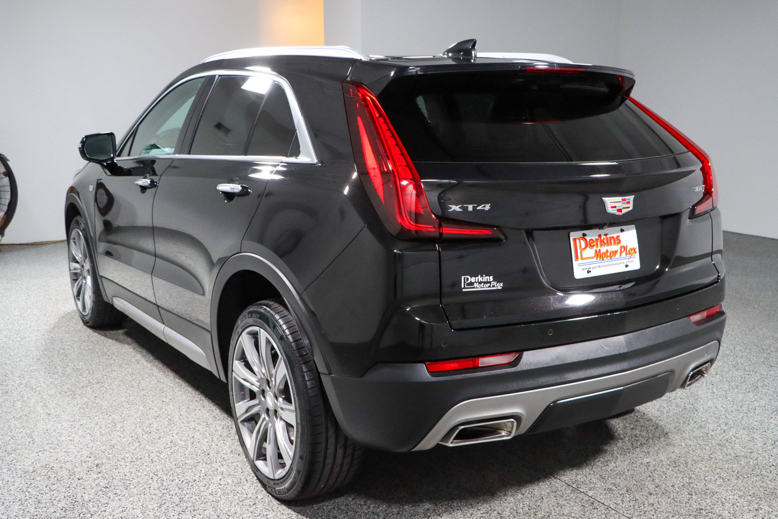 Used 2023 Cadillac XT4 Premium Luxury w/ Cold Weather Package FWD image 9