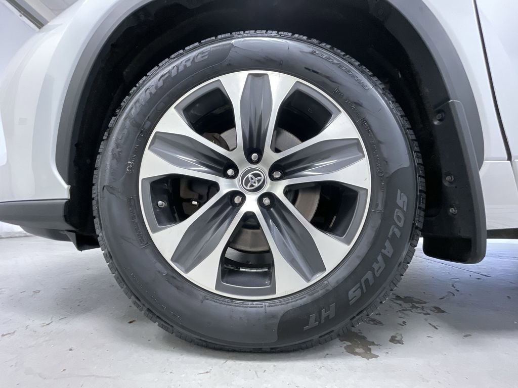 Used 2022 Toyota Highlander XLE image 15