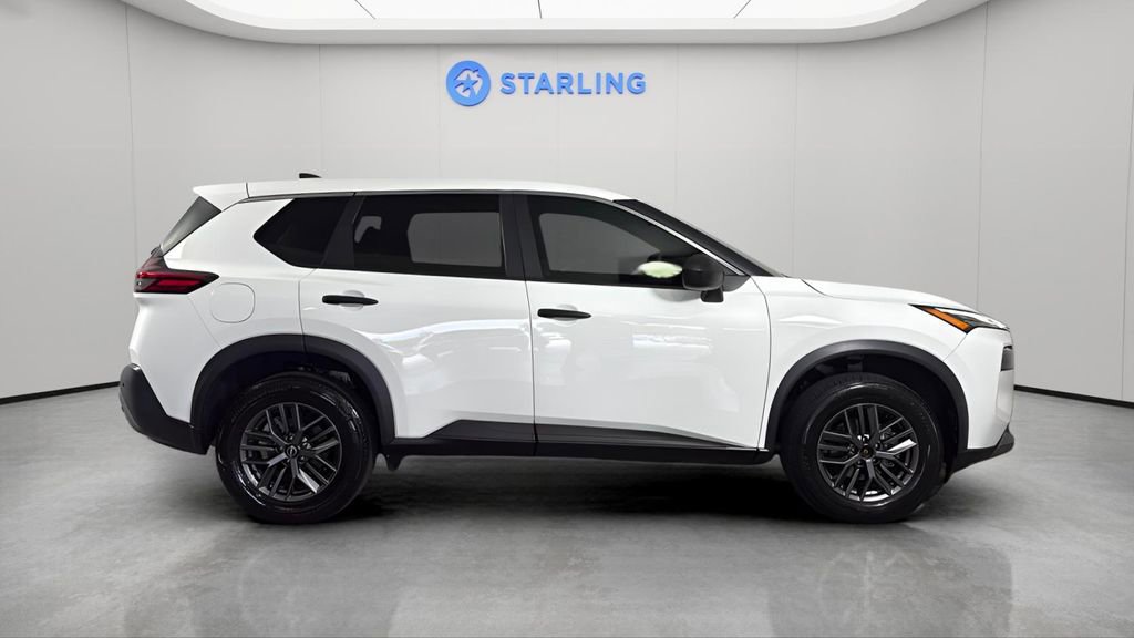 Used 2023 Nissan Rogue S image 11