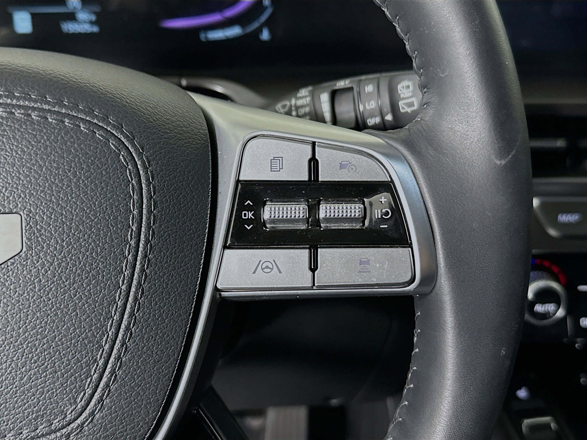 Used 2025 Kia Telluride S FWD image 17