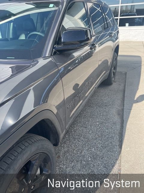 Used 2023 Jeep Grand Cherokee L Limited w/ Black Appearance Package image 5