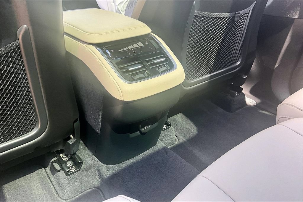 Used 2026 Volvo XC90 B6 Plus AWD/4WD image 31