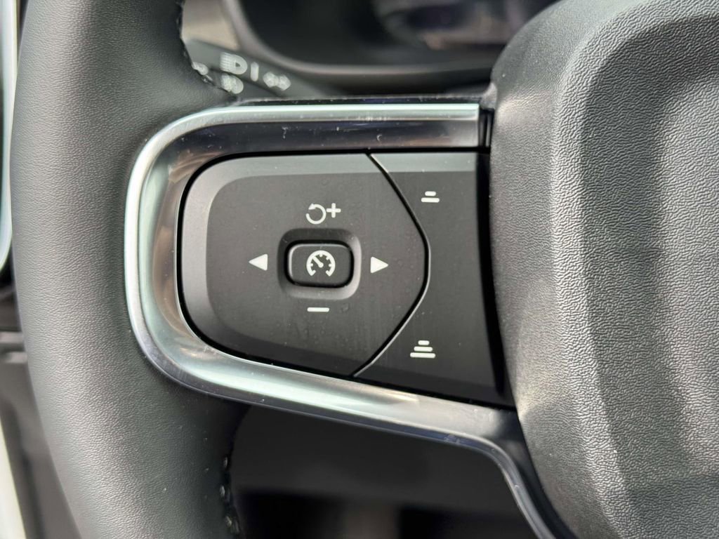 Certified 2023 Volvo XC40 B5 Plus w/ Driver Assist Package AWD/4WD image 22