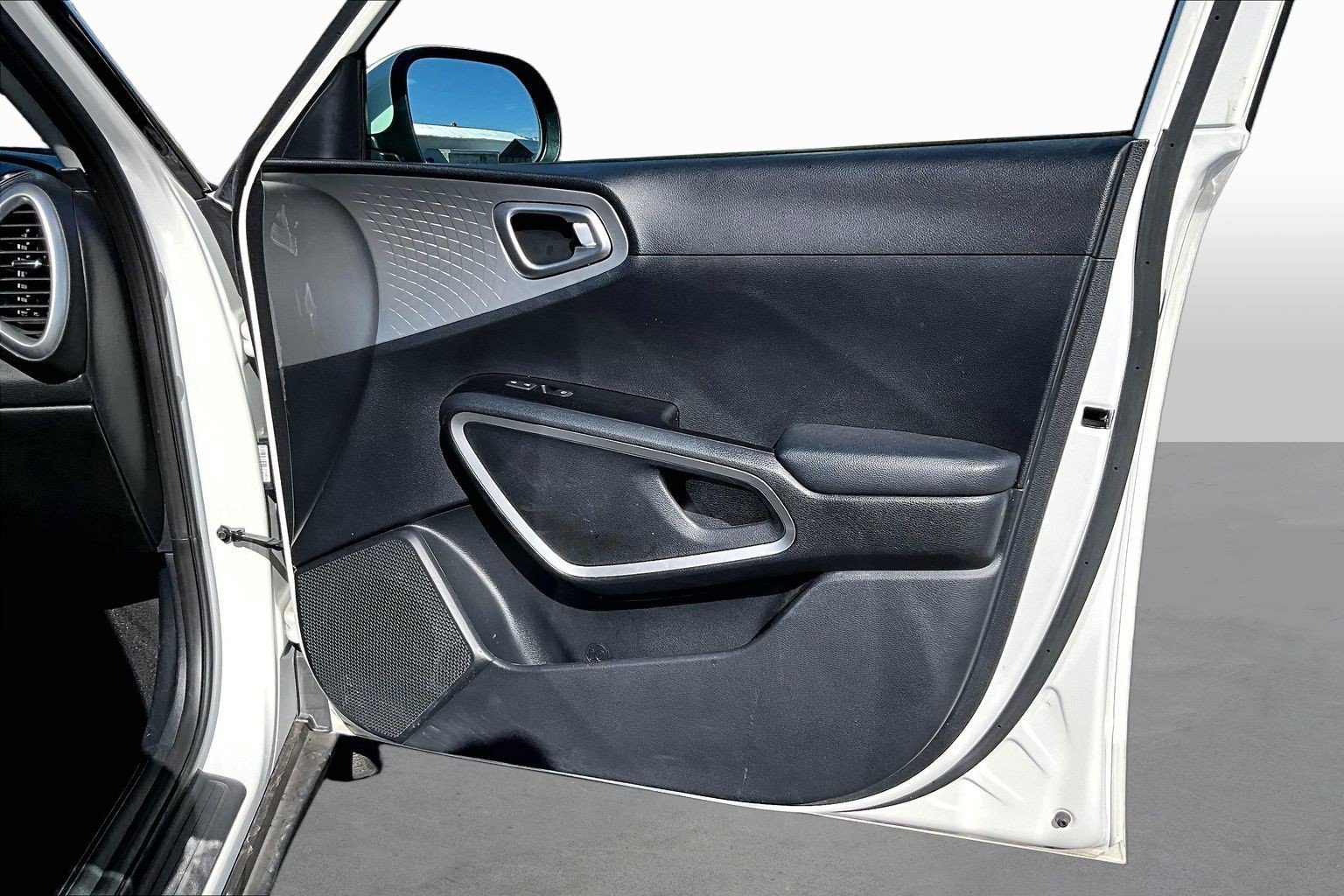 Used 2023 Kia Soul LX FWD image 18