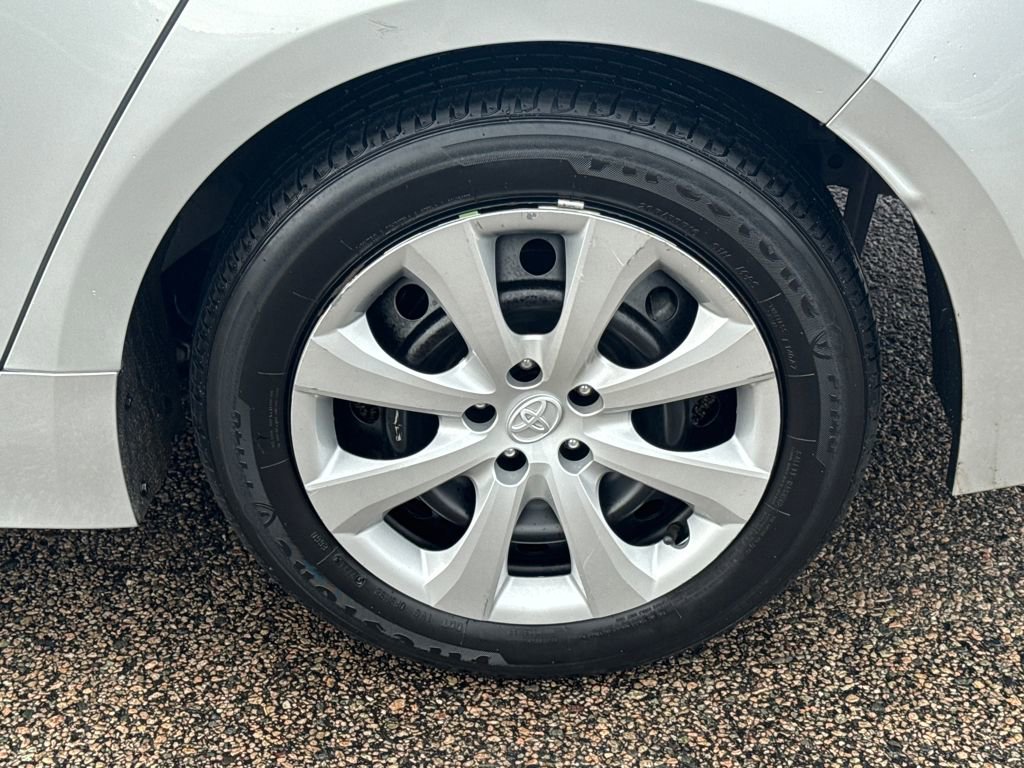 Used 2025 Toyota Corolla LE w/ Convenience Package image 39