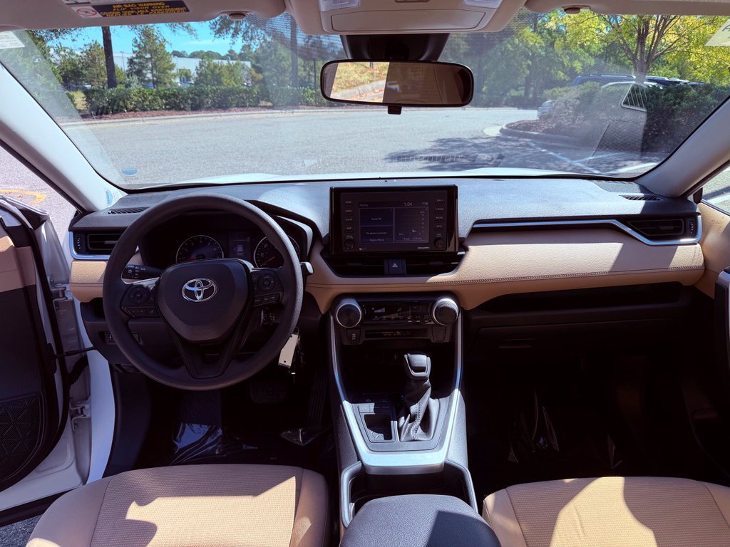 Used 2021 Toyota RAV4 LE FWD image 8