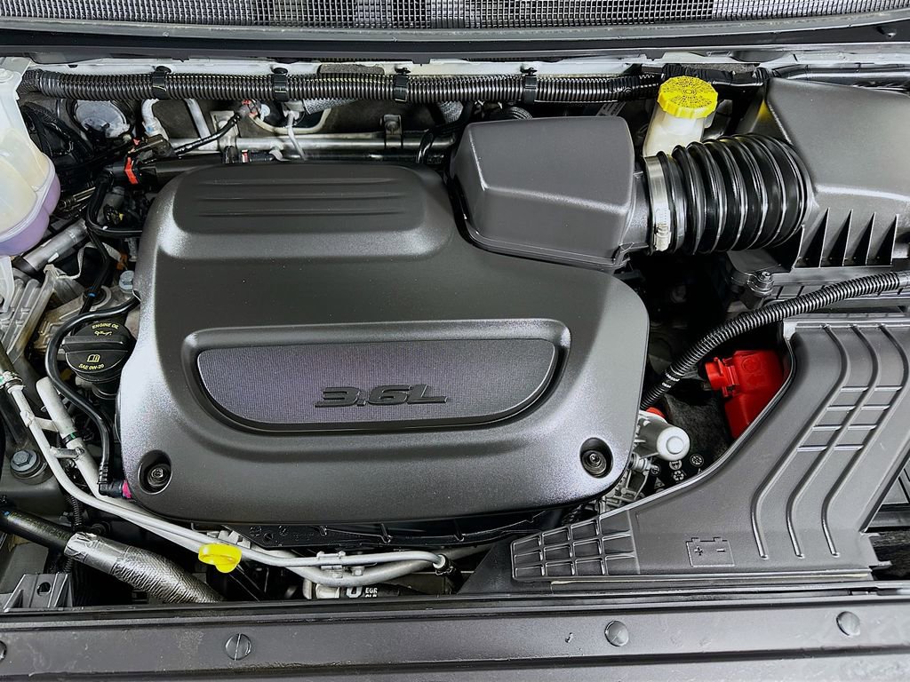 Used 2024 Chrysler Pacifica Touring-L image 41