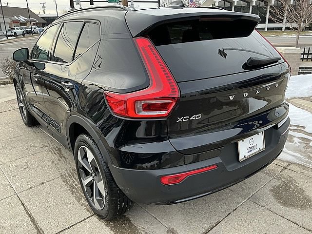 Certified 2025 Volvo XC40 B5 Plus image 10