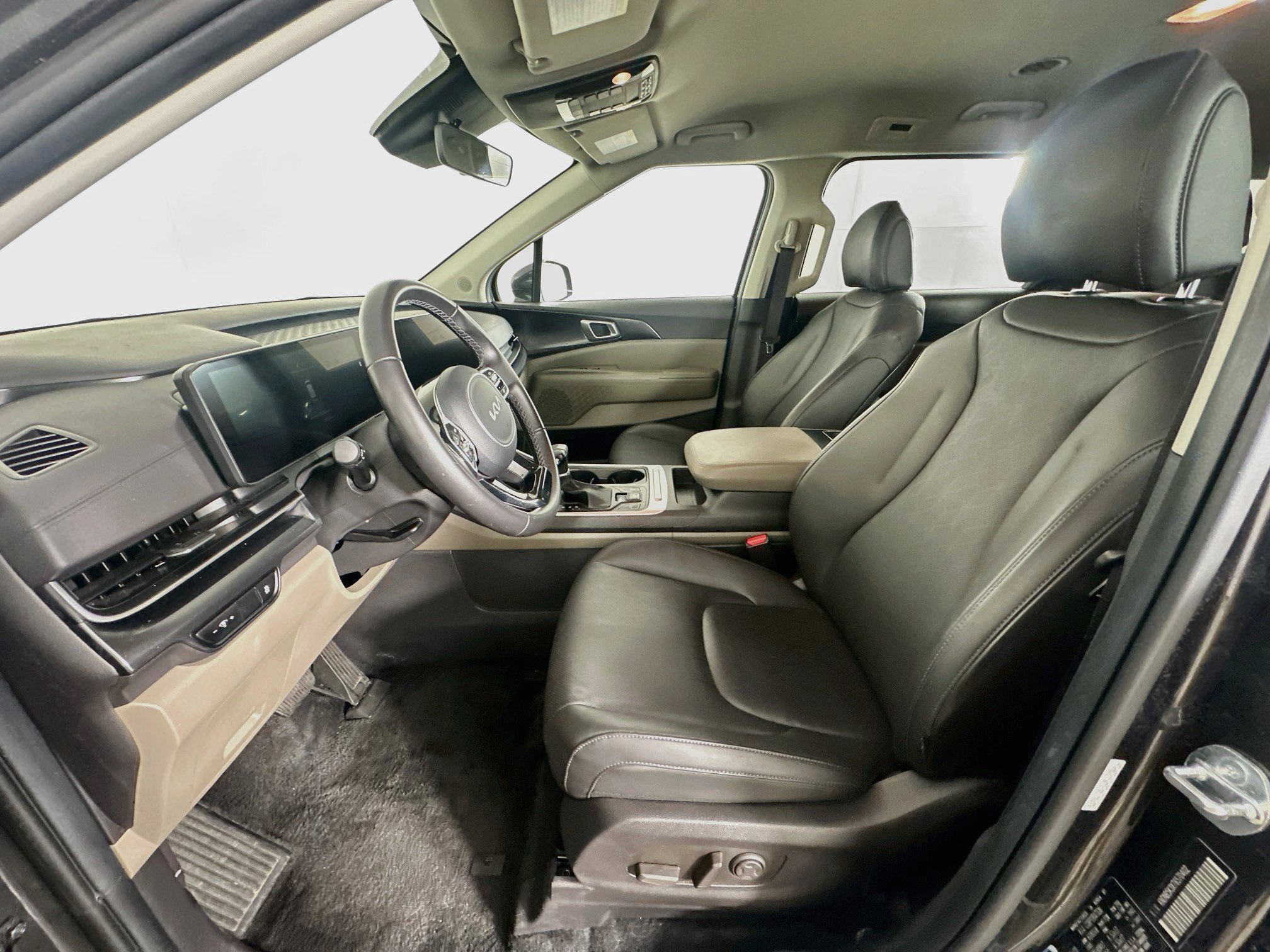 Used 2026 Kia Carnival FWD image 13