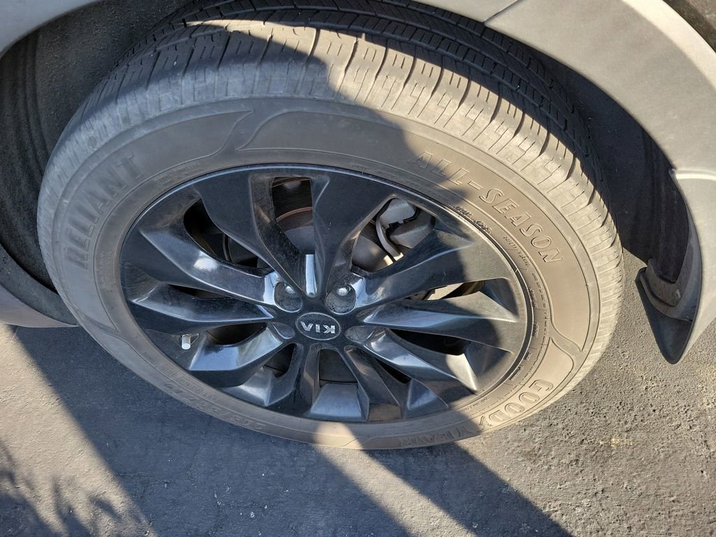 Used 2019 Kia Sorento S AWD/4WD image 16