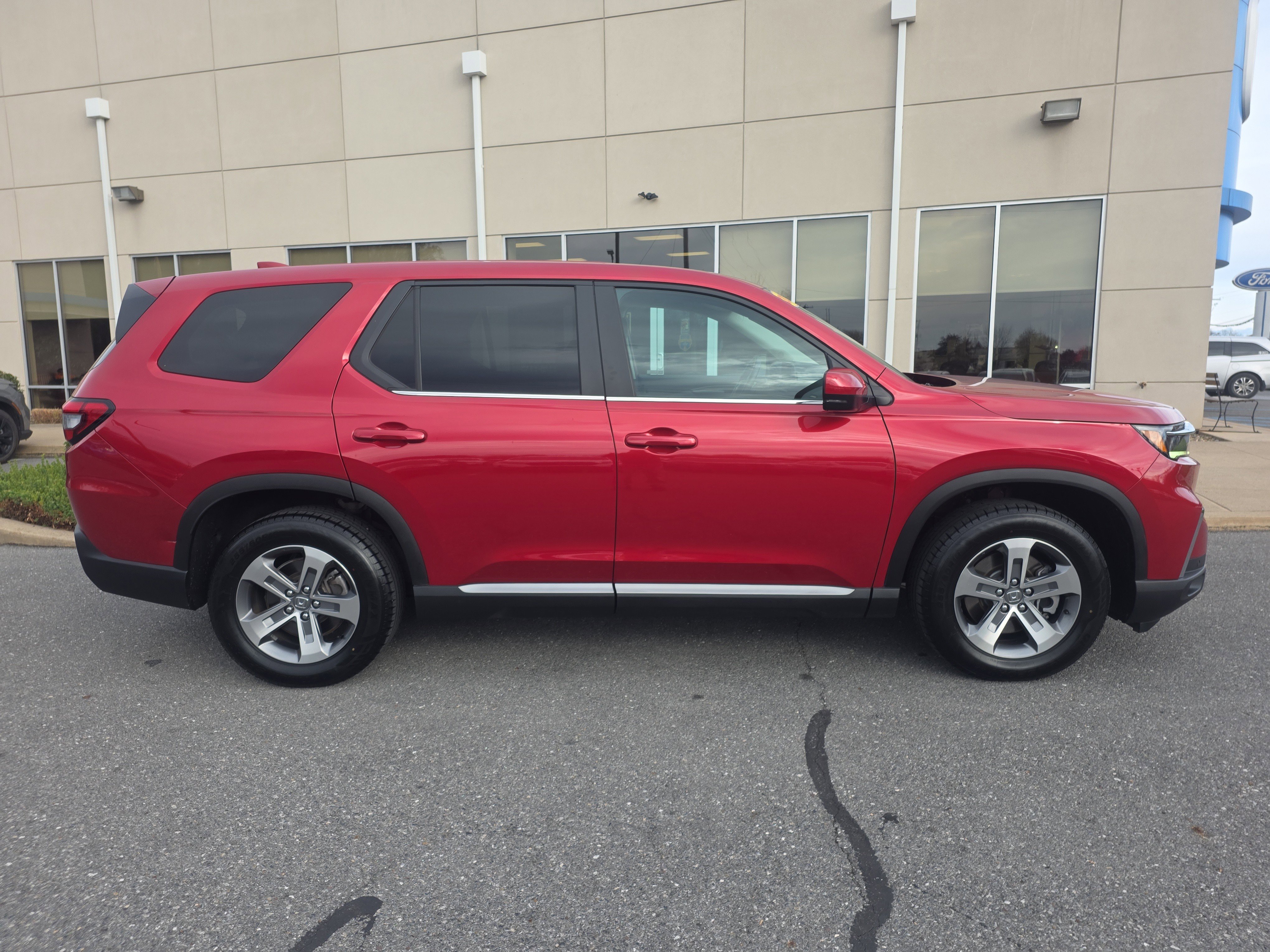 Used 2023 Honda Pilot EX-L image 4