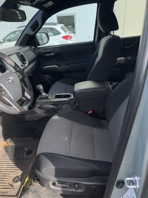 Used 2023 Toyota Tacoma TRD Off-Road w/ Advanced Technology Package image 4