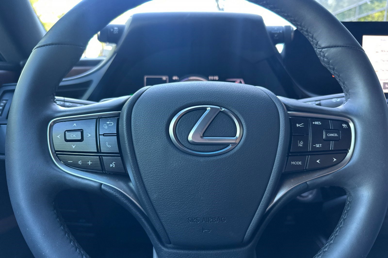 Used 2024 Lexus ES 300h w/ Premium Package image 27