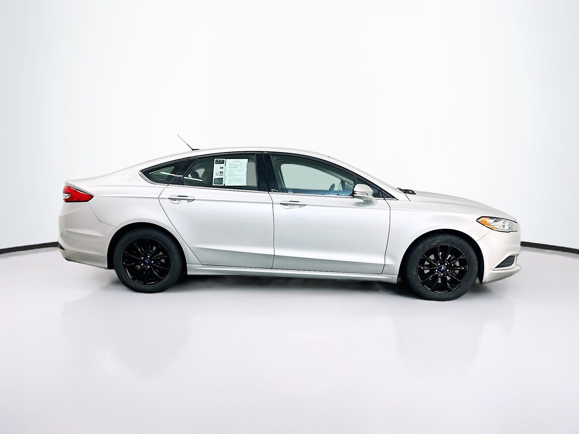 Used 2017 Ford Fusion SE image 10