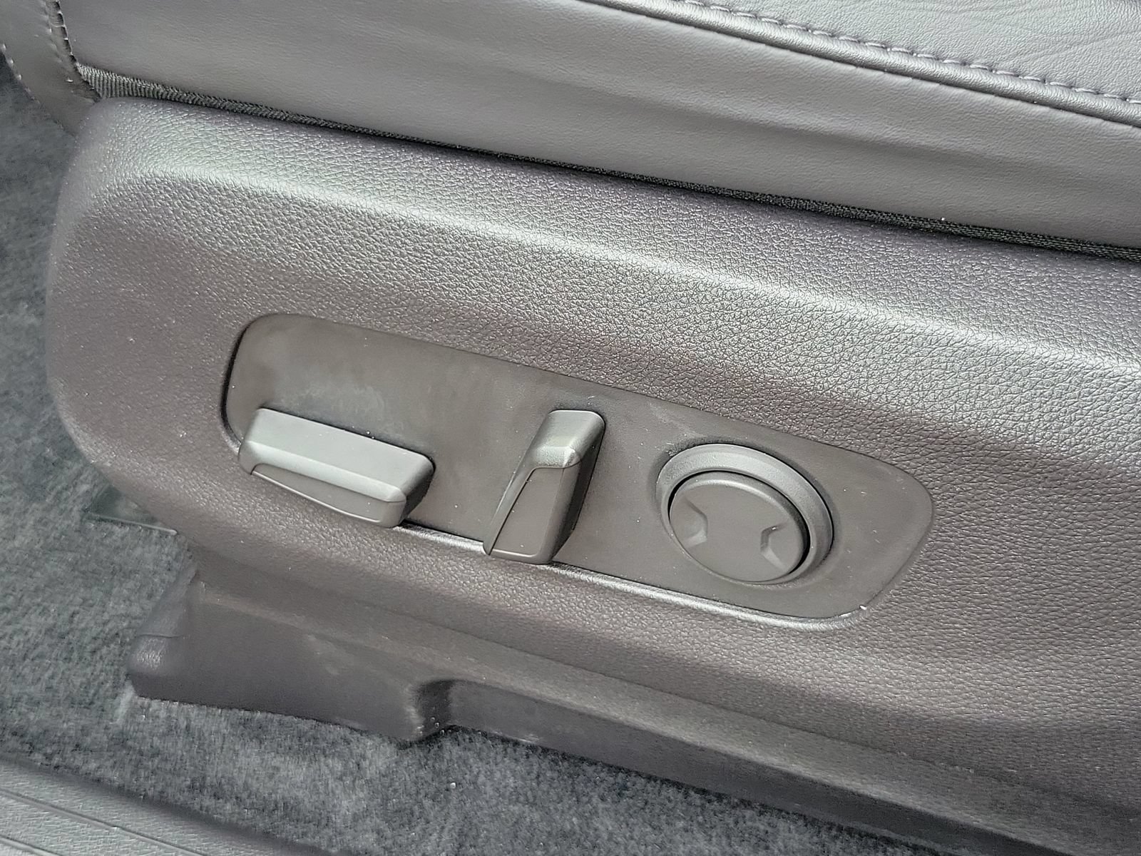 Certified 2023 Kia Carnival LX FWD image 10