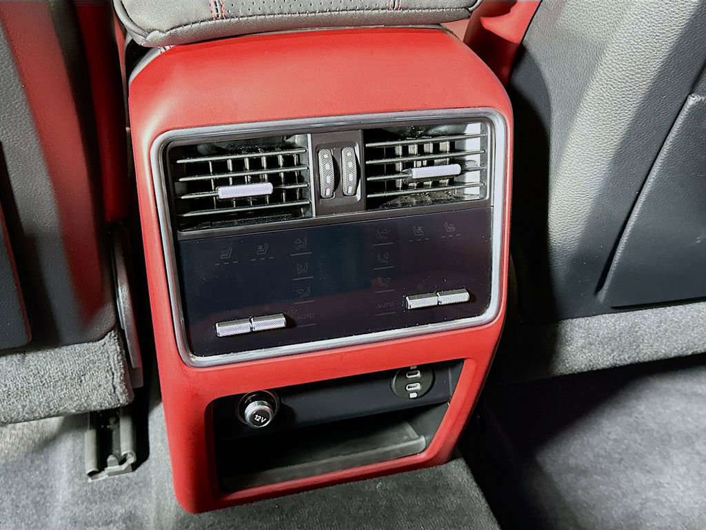 Used 2022 Porsche Cayenne S Platinum image 25