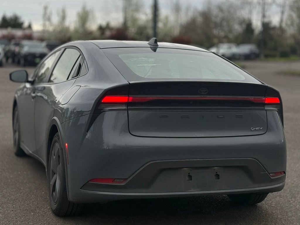 Used 2023 Toyota Prius LE image 3