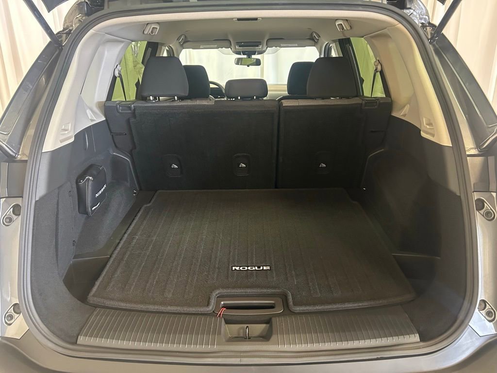 Used 2023 Nissan Rogue SV image 28