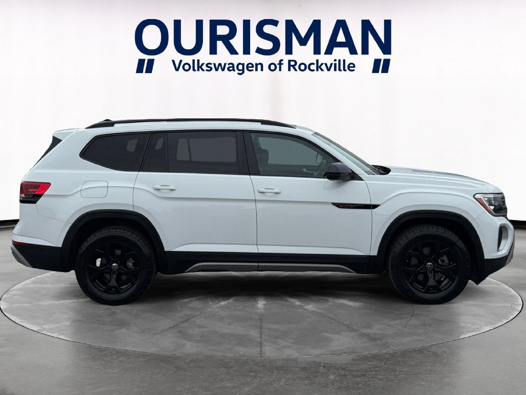Used 2024 Volkswagen Atlas Peak Edition SE AWD/4WD image 7