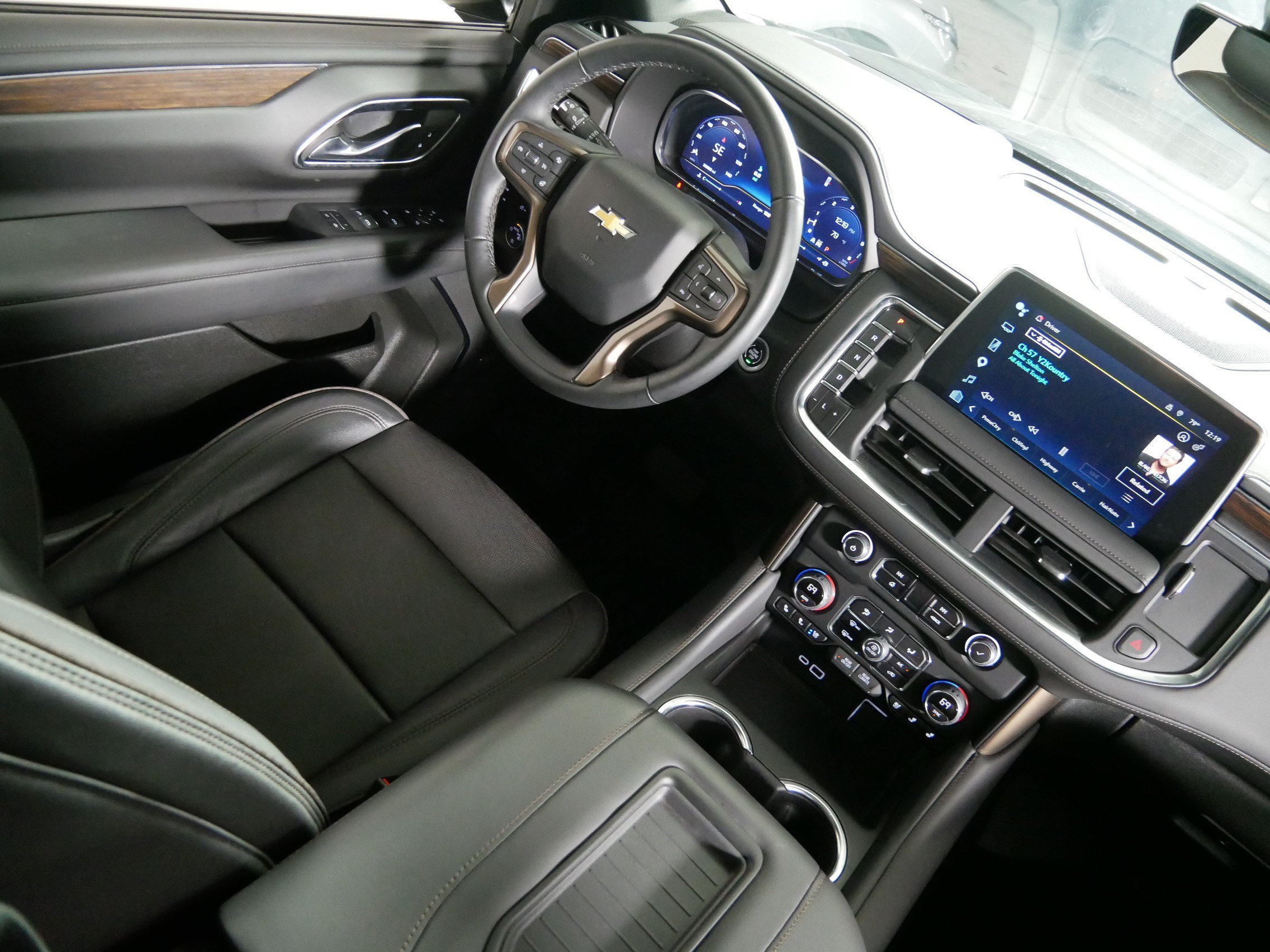 Used 2024 Chevrolet Tahoe High Country AWD/4WD image 9
