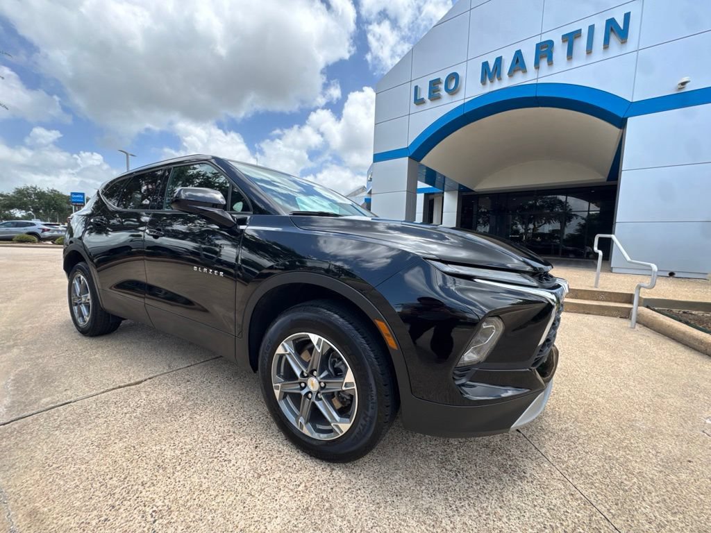 Used 2024 Chevrolet Blazer LT w/ Convenience Package FWD image 2