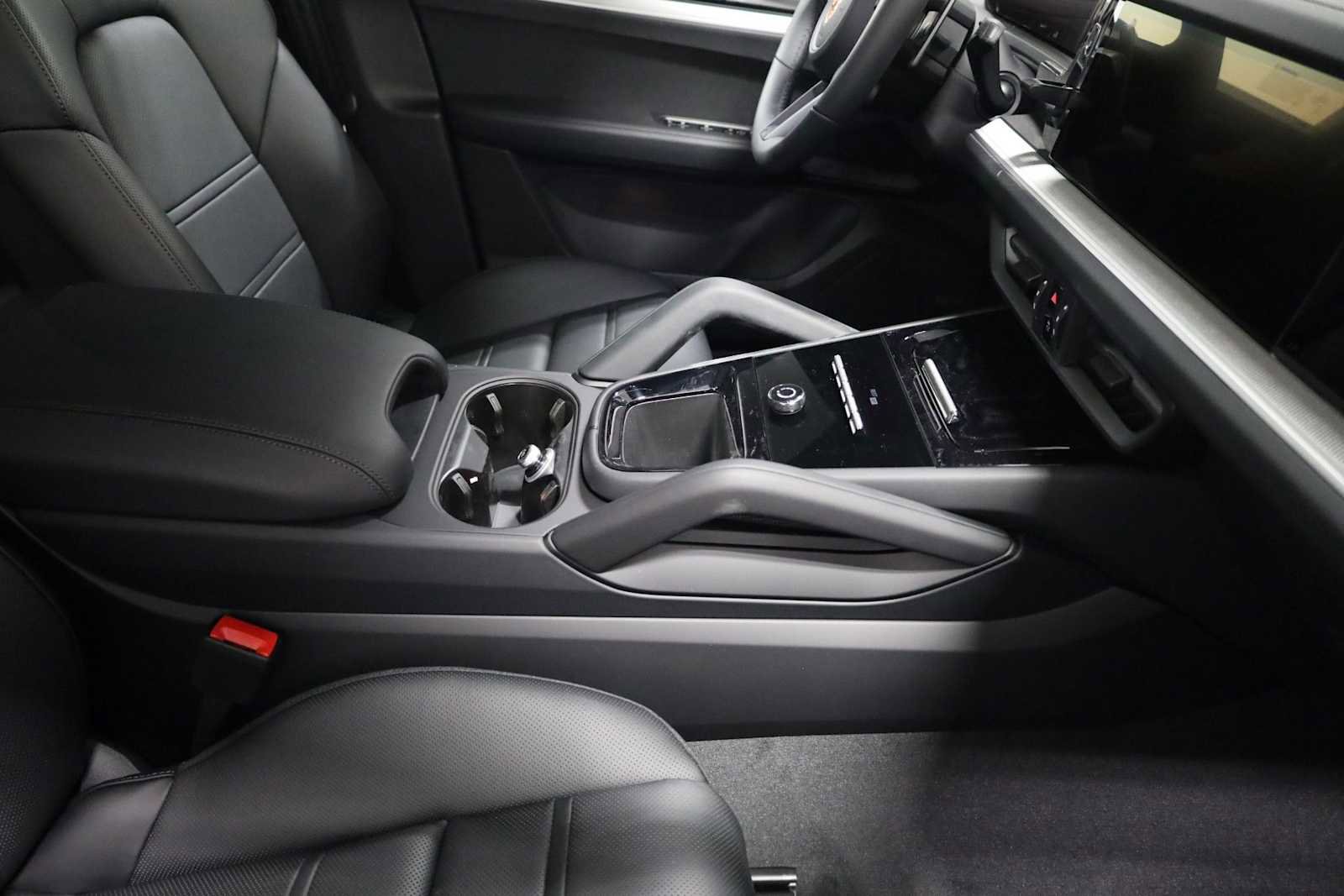 New 2026 Porsche Cayenne Coupe image 21