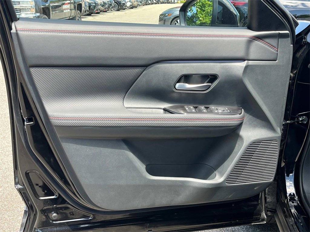 New 2025 Nissan Kicks SR image 20