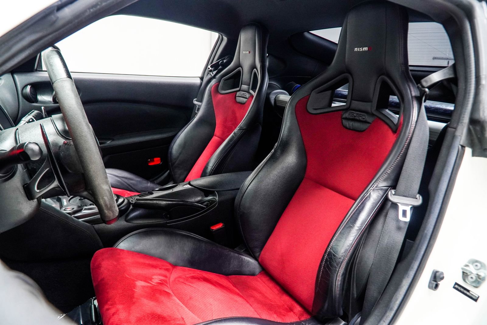 Used 2017 Nissan 370Z NISMO RWD image 30