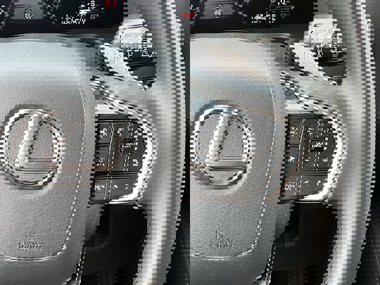 Used 2025 Lexus GX 550 w/ Accessory Package (2T) image 14