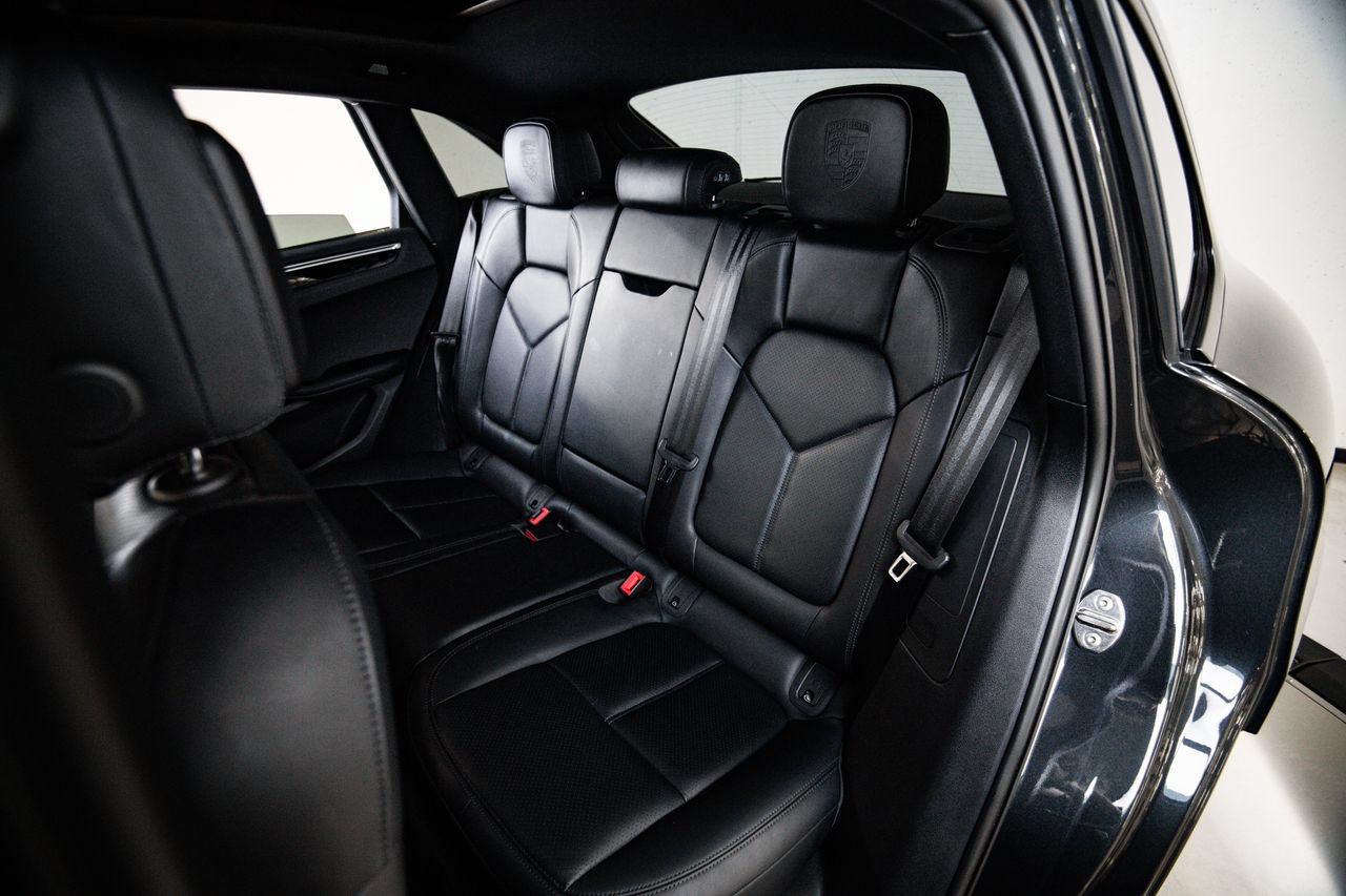 Certified 2024 Porsche Macan AWD/4WD image 24